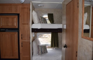 Beautifully updated 2006 Jayco Jay Flight with comfy queen and bunks! - Huge slideout