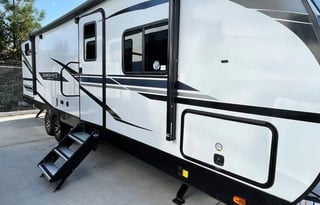 2022 Sundance 294BH 2 bedroom sleeps 10