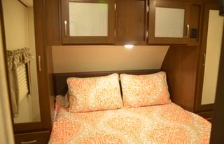 Couples Camper Island Sink Big Living Dogs OK!! 2 Queens