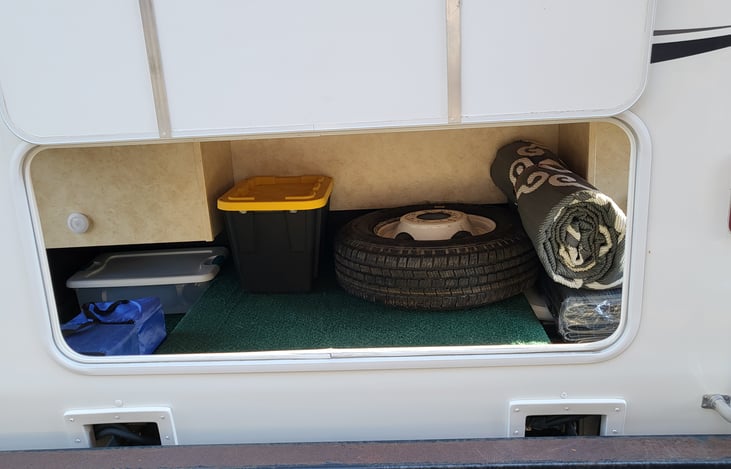 rear main storage cabin, 3 access doors, rear access point