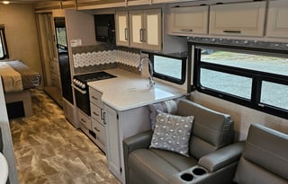 2022 Thor Windsport!  Road Trip Dream Coach!