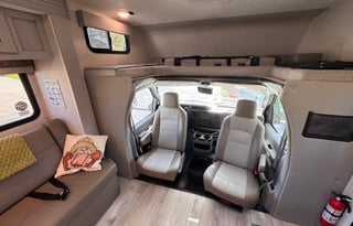 2025 33ft Coachmen 31MB - Sleeps 8