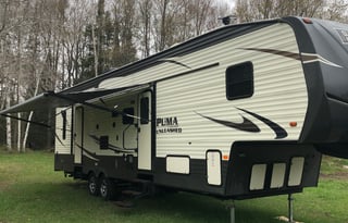2017 Palomino Puma Unleashed 373-QSI