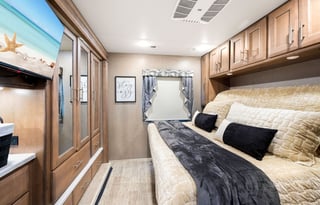 2021 Thor Motor Coach Miramar 35.2"Big Teddy"