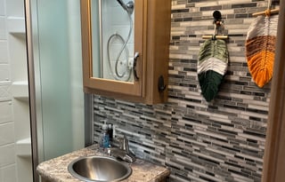 2019 Thor Motor Coach Four Winds 22E  800w solar