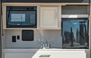 2022 Fleetwood RV Flair 34J