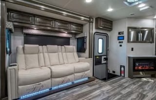T2022 CONVENIENT & EASY TO DRIVE RV!!! GEORGE TOWN
