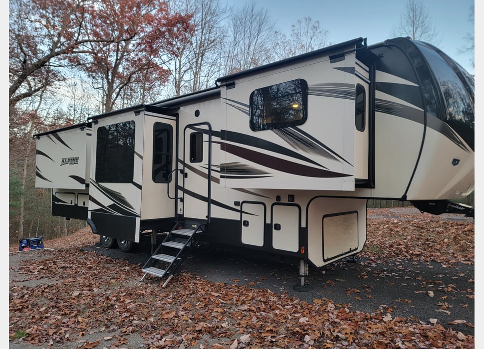 Fifth Wheel rentals in Knoxville