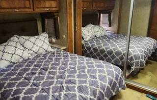 2008 monaco knight coach 40DFT