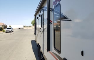 TOYHAULER BUT LIGHTWEIGHT