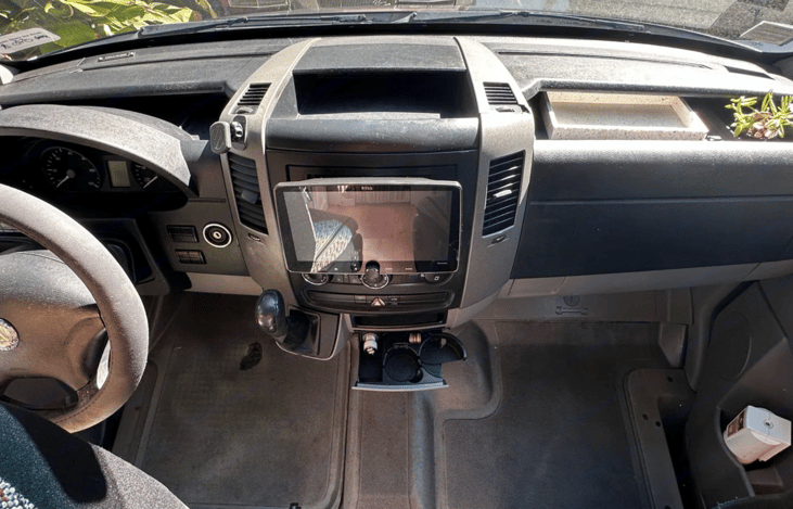Apple CarPlay + BackUp Camera
