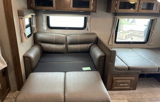 Beautiful Forest River 23FL, Sleeps 8, Open Layout