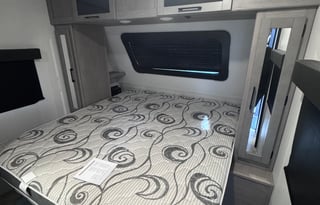 Dutchman Kodiak Ultimate RV