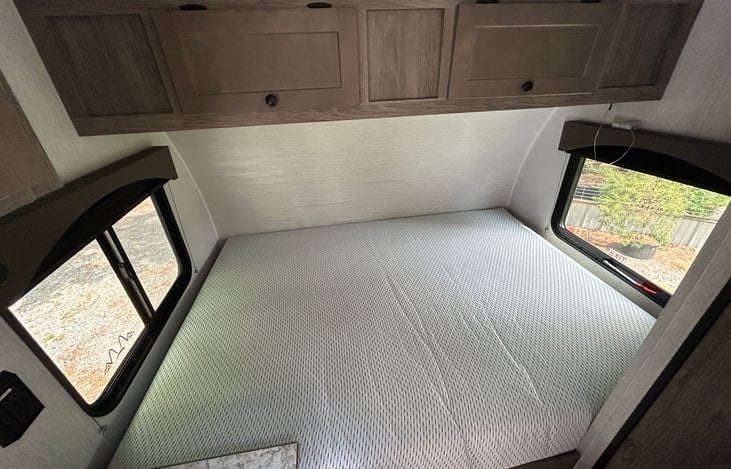 Queen bed 75" x 55" x 8" Lots of light!