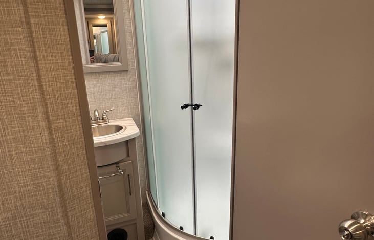 Standing shower