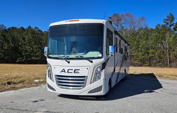 Experience the road in style with the 2024 Thor A.C.E. 32B – where luxury meets adventure!
