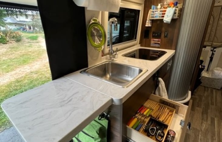 Great kitchen utensils collection with chef knives included.