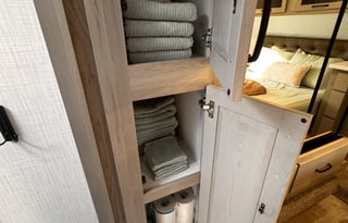 Modern Fifth Wheel – Your Home on the Road