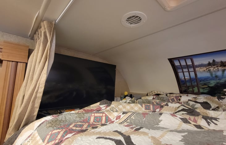 There is even a queen size bed up top WHAT?