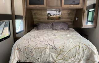 Happy as a Clam 2018 Coleman Light 1805RB