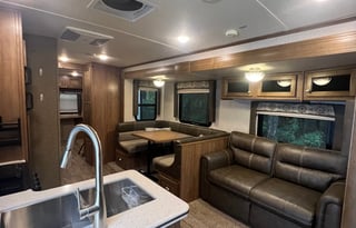 Great Family Friendly Camper With Bunkroom