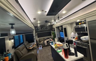 family size 2 bedroom Spacious Luxury Fifth Wheel