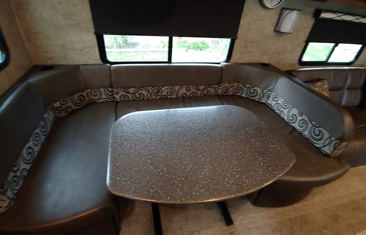 Nice family round table!