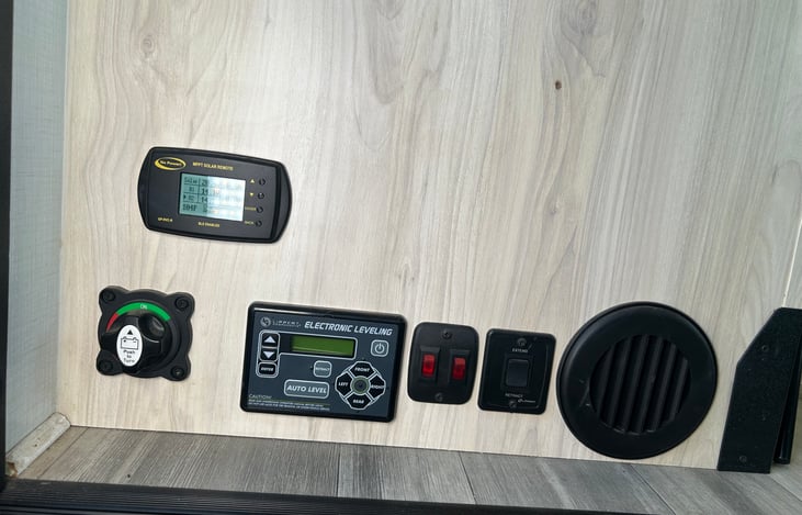 Solar, Main and Auto Leveling