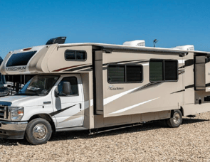 Coachmen RV Leprechaun Premier 319MB Ford 450