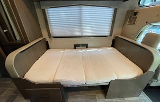 2022 Thor Motor Coach Chateau 22E