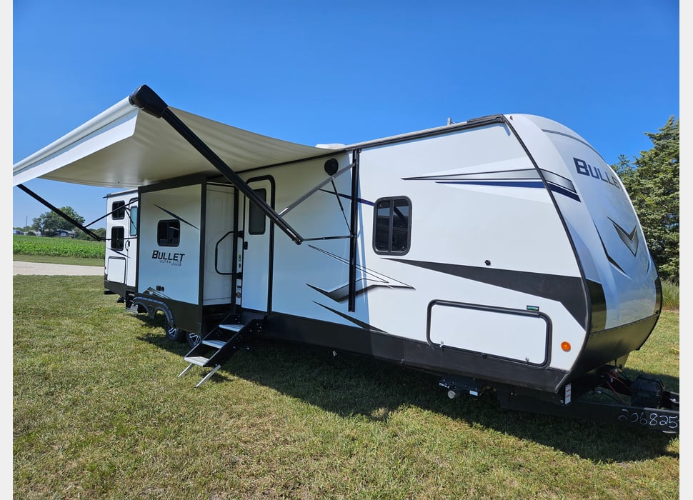 Travel Trailer rentals in Versailles