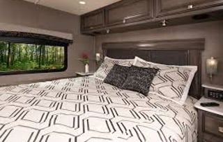 BRAND NEW 2021 Fleetwood RV Flair 35R