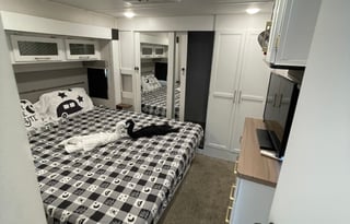 2-Bedroom Camper with Loft Spacious Fully Equipped