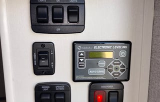 Rare King Bed | Auto Leveling | Easy to Drive