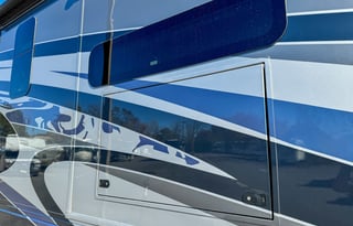 Holiday Rambler Luxury Coach /2 Full Baths & Bunks