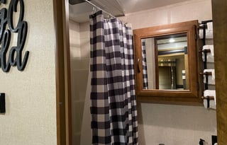 Donna's Cozy Retreat     -     2018 Zinger 30BQ