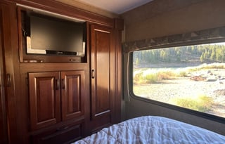 Spacious & Clean 2014:4 TVS &2 SLIDE OUTS:Sleeps 8