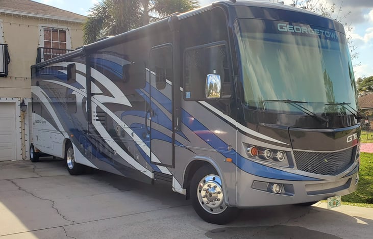 Passenger side with slides in