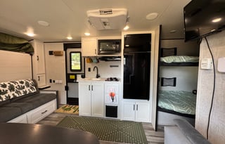 2025 Jayco Jay Flight 197MB | Family Ready!