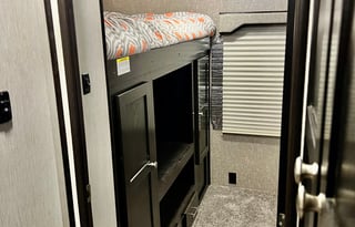 3 slides, Sleeps 10, 2 bedroom, Outdoor kitchen