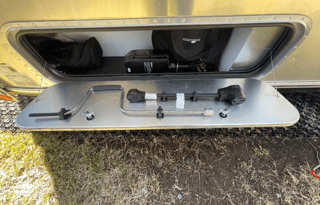 Pearl – A Refined Airstream Escape with Space