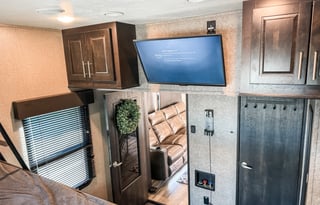 Luxury 5th Wheel Toy Hauler w/1.5 Bathrooms