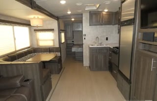 Highland Ridge Open Range Ultra Lite 31ft Sleeps 8