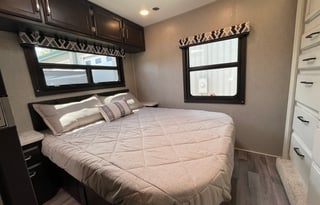 (Unit 1) 2022 Jayco with bunks!