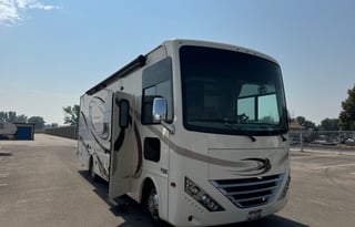 2017 Thor Motor Coach Hurricane 29M