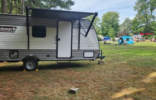 Sleeps 5 With an Electric Fireplace/coffee Maker