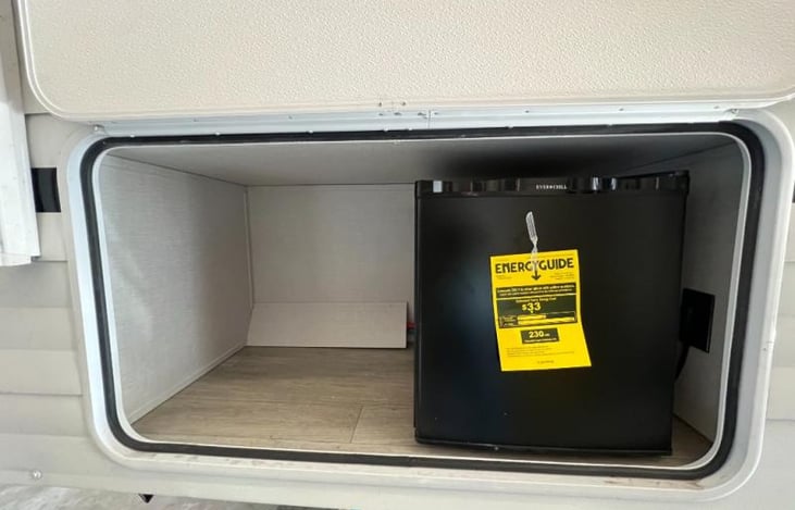 Outdoor mini-refrigerator