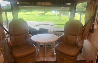 2019 Luxury Motor Coach w/ Washer / Dryer