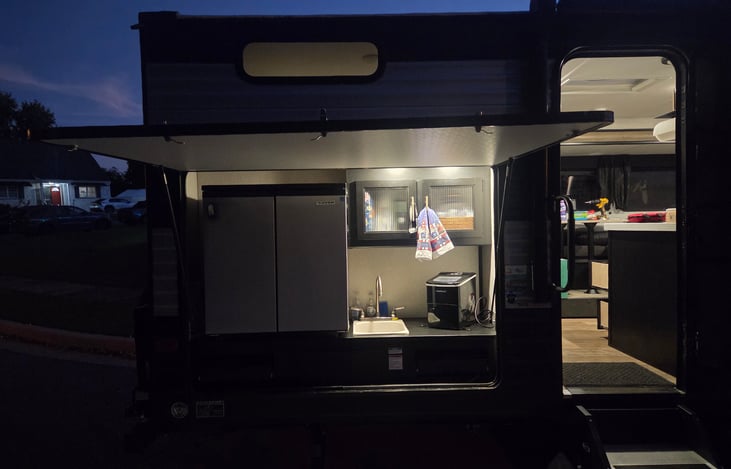 Full outdoor kitchen, stocked cabinets, stove top, grill Fridge w/freezer, ice maker and sink