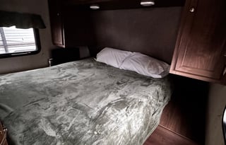 2016 Heartland Pioneer M-300QB "GREEN"